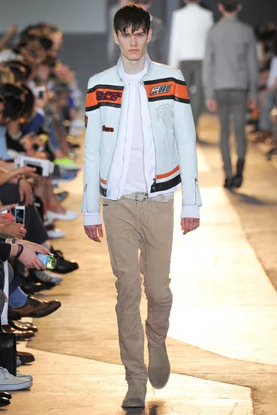 Look 12